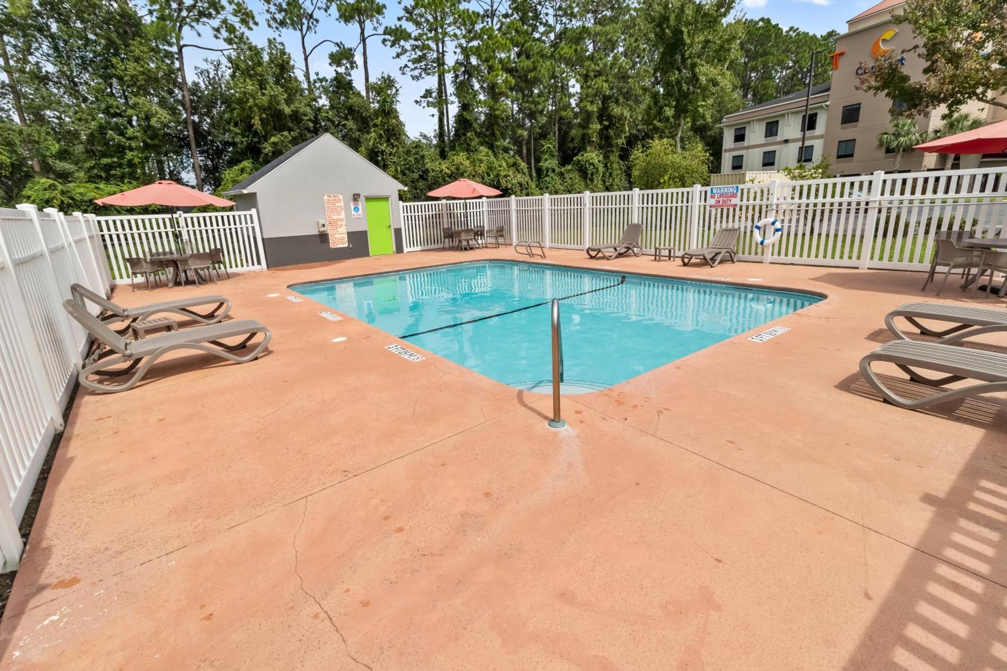 Motel 6: Ultra-Modern Comfort with Robotic Massages Kingsland Exterior photo